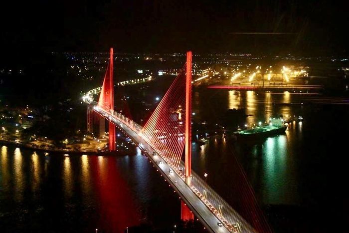 Cầu Bãi Cháy về đêm