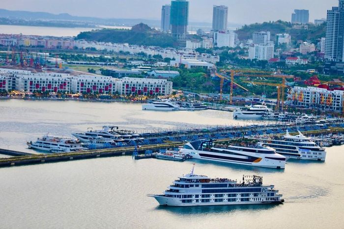 Bến tàu khách quốc tế Tuần Châu