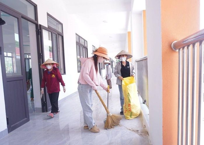 Công tác vệ sinh, chỉnh trang trường lớp được khẩn trương triển khai, tạo cảnh quan sạch đẹp trước năm học mới