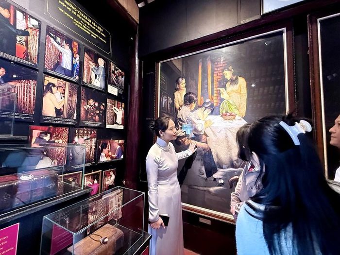 Mỗi tác phẩm tranh thêu đều gắn với một câu chuyện