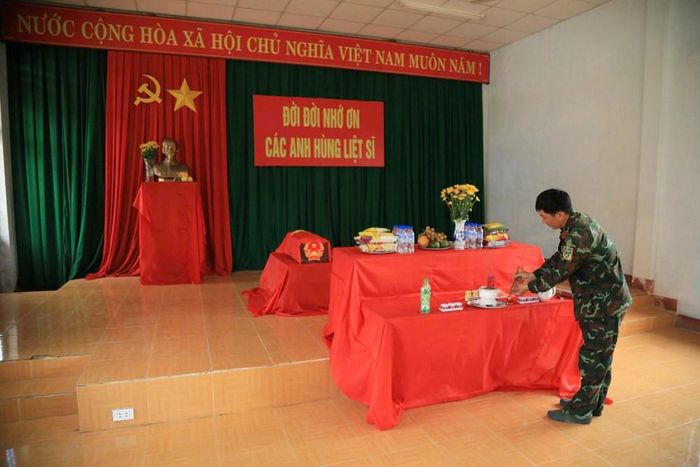 Một hài cốt liệt sĩ được lực lượng chức năng quy tập tại khu vực Gò Tràm