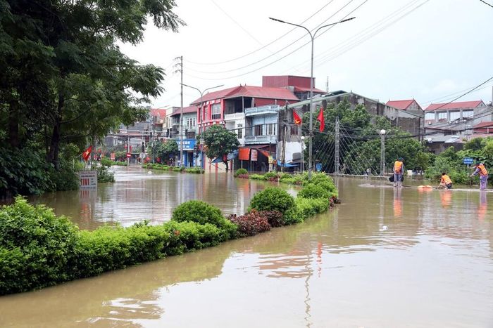 Nước lũ trên các sông dâng cao, trong 3 năm gần đây, Quốc lộ 4A - tuyến huyết mạch từ trung tâm tỉnh Lạng Sơn đi tỉnh Cao Bằng đoạn qua địa bàn xã Thất Khê năm nào cũng bị ngập sâu