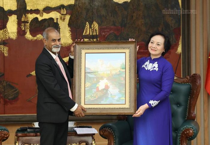 Phó Thủ tướng Phạm Thị Thanh Trà và ông Sanjay Wijesekera, Giám đốc UNICEF khu vực Châu Á - Thái Bình Dương - Ảnh: chinhphu.vn/Thu Giang