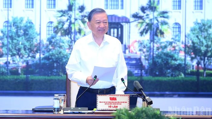 Tổng Bí thư, Chủ tịch nước Tô Lâm chủ trì làm việc với Đảng ủy Chính phủ và các cơ quan về “Chiến lược quốc gia về thu hút, trọng dụng và phát triển nhân tài trong các ngành, lĩnh vực mũi nhọn, phục vụ phát triển nhanh, bền vững trong kỷ nguyên mới”. (Ảnh: ĐĂNG KHOA)