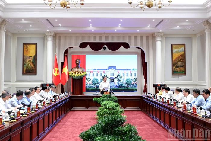 Tổng Bí thư, Chủ tịch nước Tô Lâm chủ trì làm việc với Đảng ủy Chính phủ và các cơ quan về “Chiến lược quốc gia về thu hút, trọng dụng và phát triển nhân tài trong các ngành, lĩnh vực mũi nhọn, phục vụ phát triển nhanh, bền vững trong kỷ nguyên mới”.