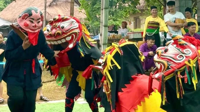 Múa Sư tử mèo của dân tộc Nùng - Di sản văn hóa phi vật thể quốc gia. (Ảnh: Ban tổ chức)