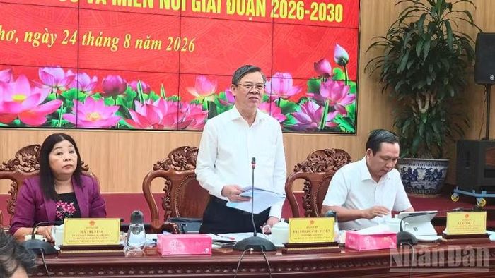 Đồng chí Trương Cảnh Tuyên, Chủ tịch Ủy ban nhân dân thành phố Cần Thơ phát biểu tại hội nghị. (Ảnh: VĂN ÚT)
