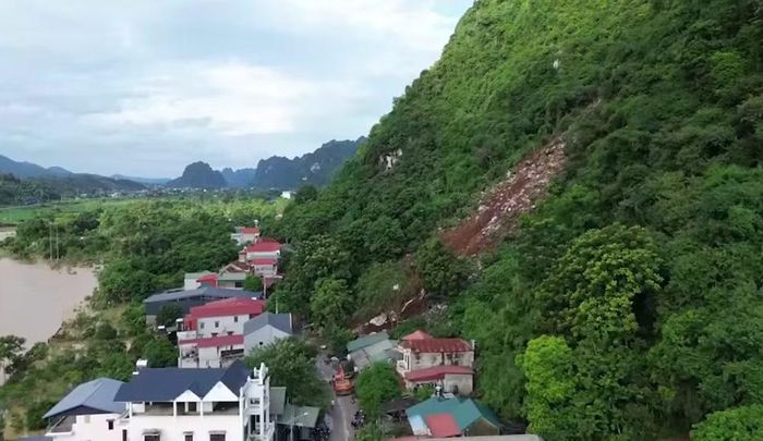 Khu vực sạt lở sáng 24/8. (Ảnh: Trang tin Chi Lăng)