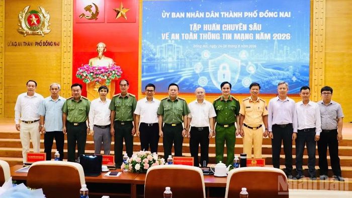 Các đại biểu tham dự lễ khai mạc lớp tập huấn.