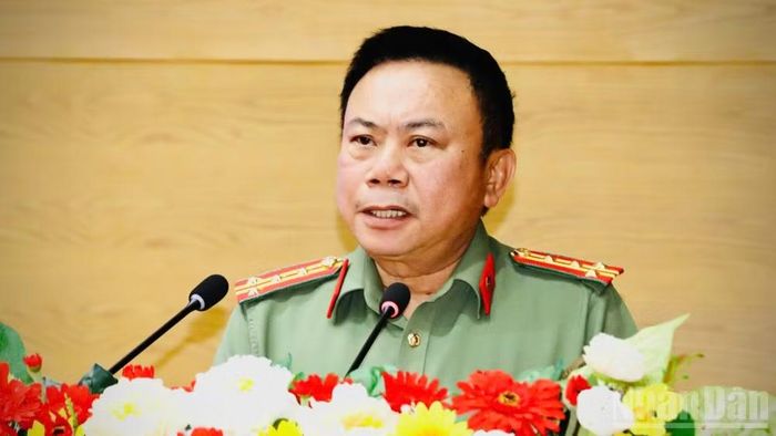 Đại tá Nguyễn Phương Đằng, Phó Giám đốc Công an thành phố Đồng Nai phát biểu khai mạc lớp tập huấn chuyên sâu về an toàn thông tin mạng năm 2026.