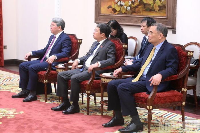 Các đại biểu Việt Nam tham dự cuộc tiếp.