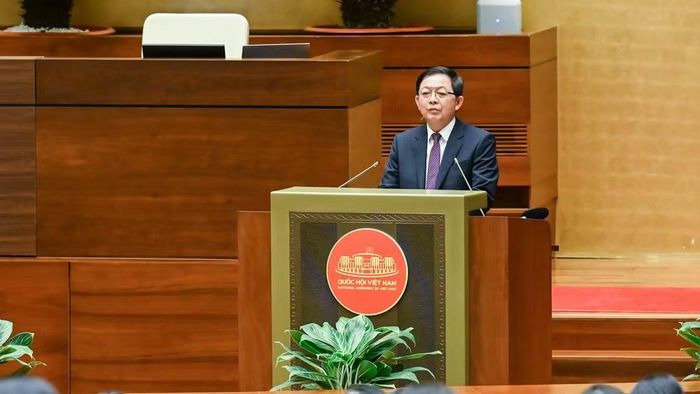  Quốc hội nghe Phó Thủ tướng Chính phủ Hồ Quốc Dũng trình bày Báo cáo giải trình, tiếp thu, chỉnh lý dự thảo Luật sửa đổi, bổ sung một số điều của Luật Tần số vô tuyến điện, Luật Viễn thông, Luật Giao dịch điện tử và Luật Chuyển giao công nghệ. ﻿(Ảnh: DUY LINH) 