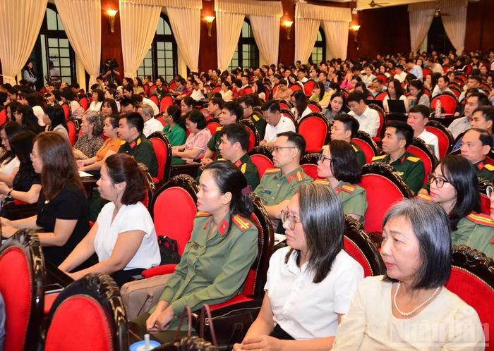 Đội ngũ giảng viên, giáo viên tham dự hội nghị. (Ảnh: PHẠM CƯỜNG)