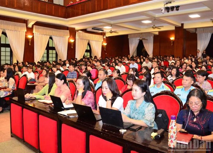 Đội ngũ giảng viên, giáo viên tham dự hội nghị. (Ảnh: PHẠM CƯỜNG)