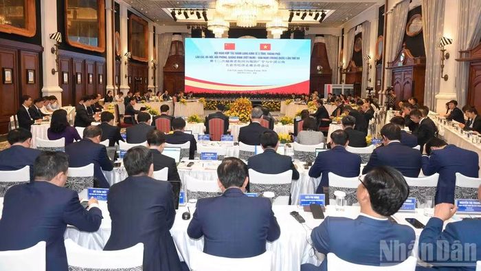 Quang cảnh Hội nghị hợp tác hành lang kinh tế 5 tỉnh, thành phố: Lào Cai, Hà Nội, Hải Phòng, Quảng Ninh (Việt Nam) và tỉnh Vân Nam (Trung Quốc) lần thứ XII. (Ảnh: CÔNG HẢI)