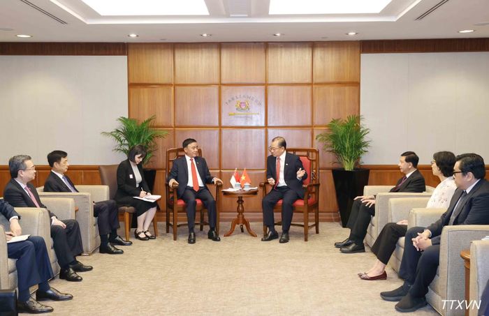 Thường trực Ban Bí thư Trần Cẩm Tú hội kiến Chủ tịch Quốc hội Singapore Seah Kian Peng. (Ảnh: TTXVN)