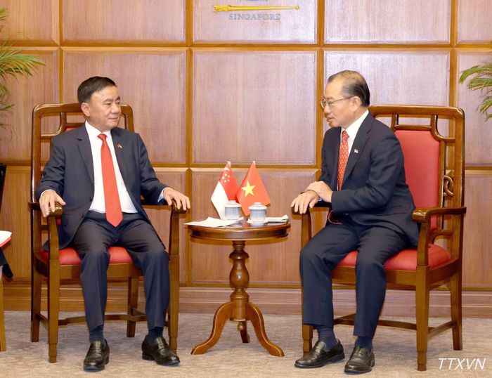 Thường trực Ban Bí thư Trần Cẩm Tú hội kiến Chủ tịch Quốc hội Singapore Seah Kian Peng. (Ảnh: TTXVN)