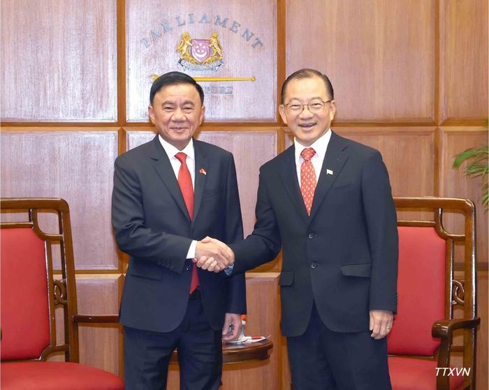 Thường trực Ban Bí thư Trần Cẩm Tú hội kiến Chủ tịch Quốc hội Singapore Seah Kian Peng. (Ảnh: TTXVN)