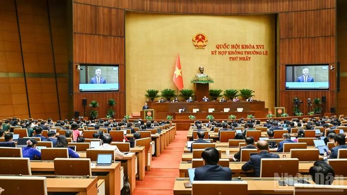 Quốc hội làm việc tại hội trường. (Ảnh: DUY LINH)