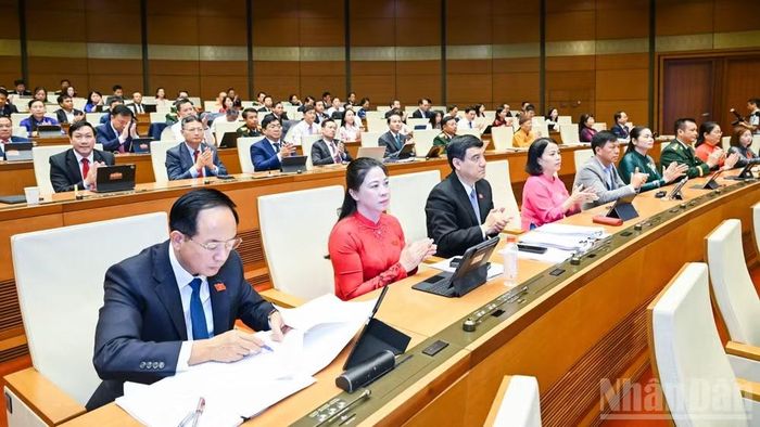 Quốc hội làm việc tại hội trường thông qua Nghị quyết của Quốc hội phê duyệt chủ trương đầu tư Chương trình mục tiêu quốc gia phát triển văn hóa-xã hội, nông thôn, dân tộc và miền núi giai đoạn 2026-2035. (Ảnh: DUY LINH)