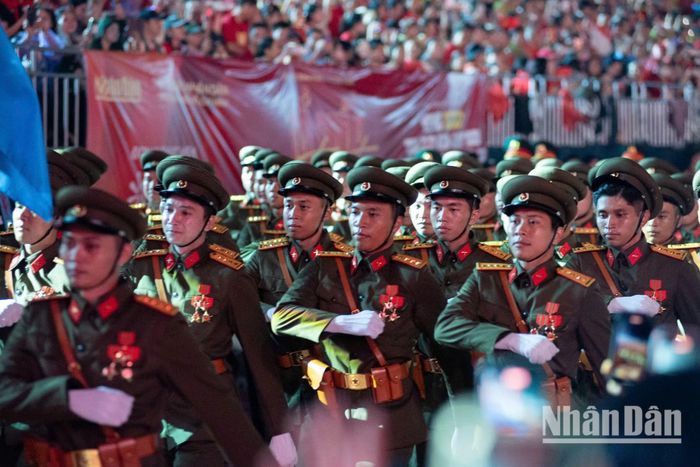 Khối Sĩ quan đại diện 5 cánh quân.