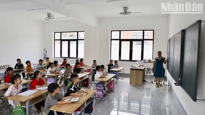 Từ 17/8, Trường nội trú liên cấp Thanh Nưa đã tổ chức tiếp nhận, dạy Tiếng Việt cho học sinh lớp 1 tại ngôi trường mới. (Ảnh: LÊ LAN)