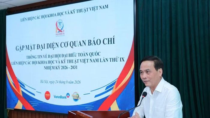 Phó Giáo sư, Tiến sĩ Phạm Ngọc Linh, Phó Chủ tịch Liên hiệp các Hội Khoa học và Kỹ thuật Việt Nam phát biểu tại họp báo. (Ảnh: BÍCH LIÊN)
