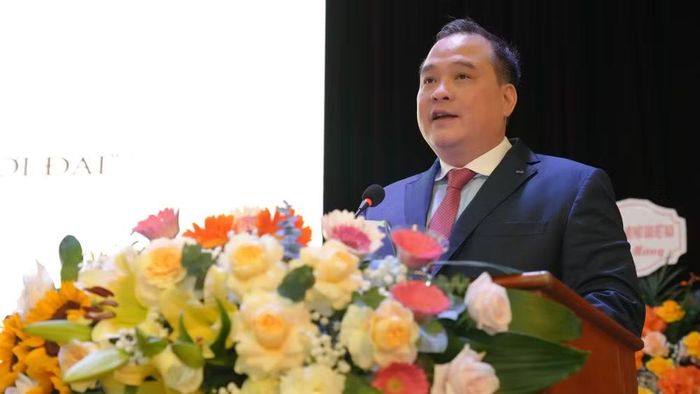 Phó Giáo sư, Tiến sĩ Nguyễn Trọng Điệp, Phó Viện trưởng phụ trách Viện Trần Nhân Tông phát biểu. (Ảnh: Ban Tổ chức cung cấp)