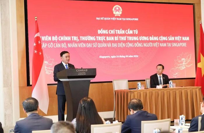 Thường trực Ban Bí thư Trần Cẩm Tú bày tỏ vui mừng nhận thấy cộng đồng người Việt Nam tại Singapore không ngừng lớn mạnh cả về số lượng lẫn chất lượng, luôn tâm huyết và sẵn sàng đóng góp vào tiến trình phát triển đất nước.