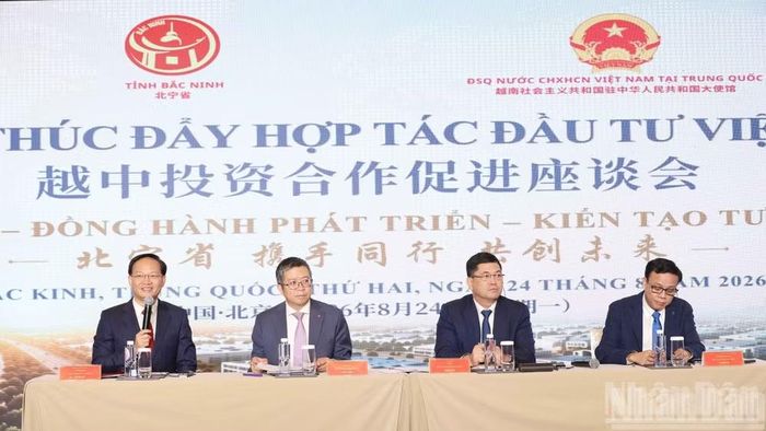 Lãnh đạo Đại sứ quán Việt Nam tại Trung Quốc và tỉnh Bắc Ninh chủ trì phiên hỏi đáp, trao đổi về chính sách thu hút đầu tư.