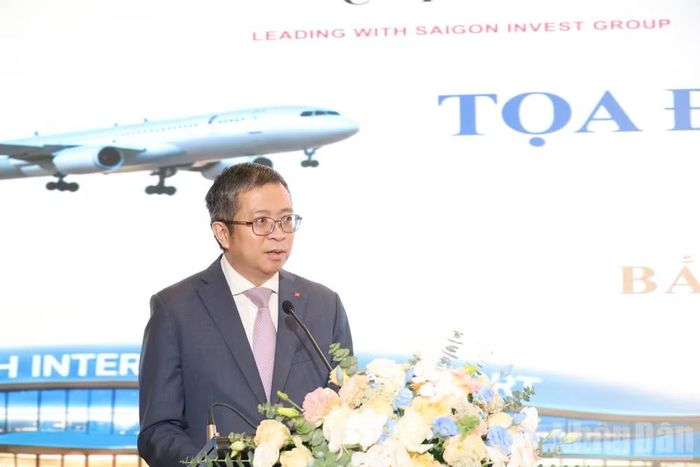 Đại sứ Phạm Thanh Bình phát biểu ý kiến tại Tọa đàm.