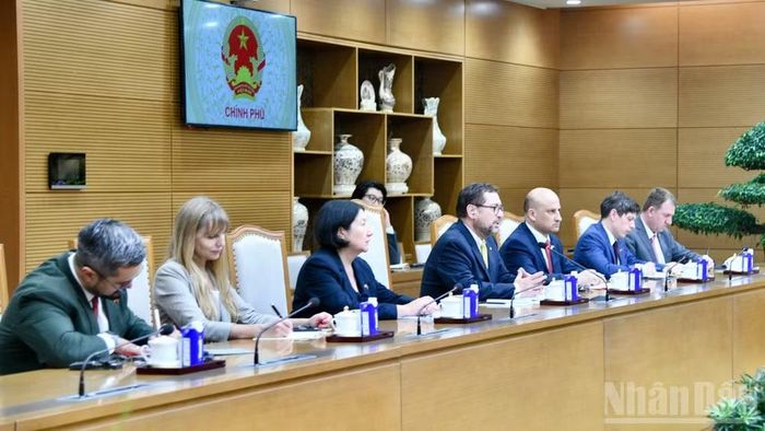 Đoàn đại biểu Chile tham dự buổi tiếp. (Ảnh: THANH GIANG)