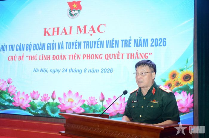 Thiếu tướng Nguyễn Đức Tăng, Phó chính ủy Tổng cục Công nghiệp Quốc phòng phát biểu chỉ đạo tại buổi khai mạc hội thi.