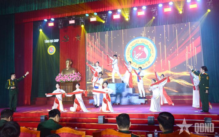  Phần thi tuyên truyền ấn tượng của đội tuyển Cụm sản xuất đạn và kinh doanh vật liệu nổ công nghiệp.