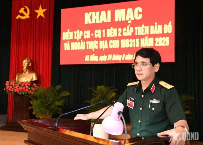 Thiếu tướng Phan Đại Nghĩa, Phó tư lệnh, Tham mưu trưởng Quân khu 5, Trưởng ban Chỉ đạo diễn tập phát biểu khai mạc diễn tập.