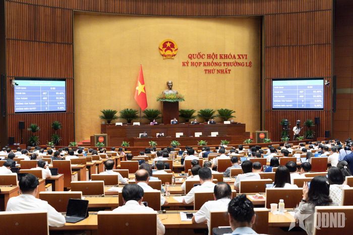 Quốc hội biểu quyết thông qua dự thảo luật bằng hình thức biểu quyết điện tử.