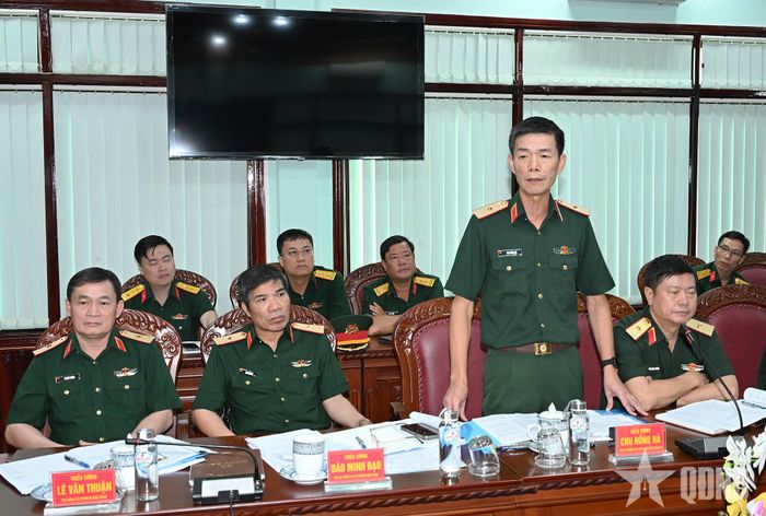 Thành viên đoàn công tác phát biểu.