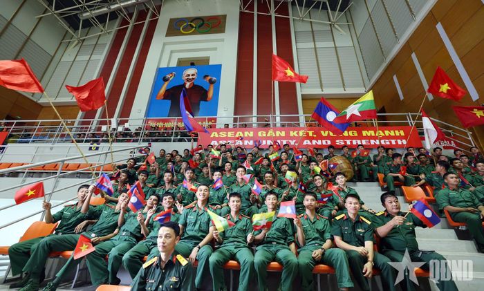  Bầu không khí thấm đượm tinh thần hữu nghị. Ảnh: GIANG PHAN