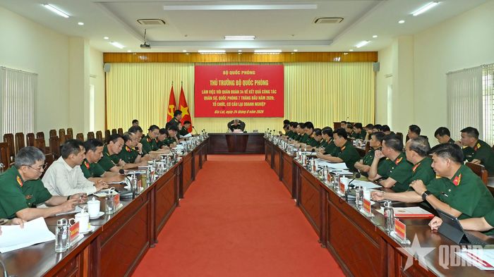 Quang cảnh buổi làm việc.
