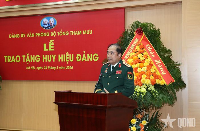 Thượng tướng Phùng Sĩ Tấn phát biểu tại buổi lễ.