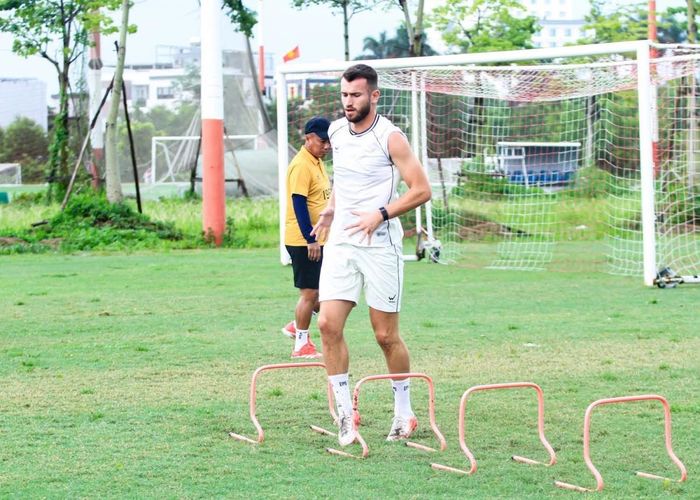 Di Mateo Lovri tập luyện cùng đội bóng xứ Thanh.