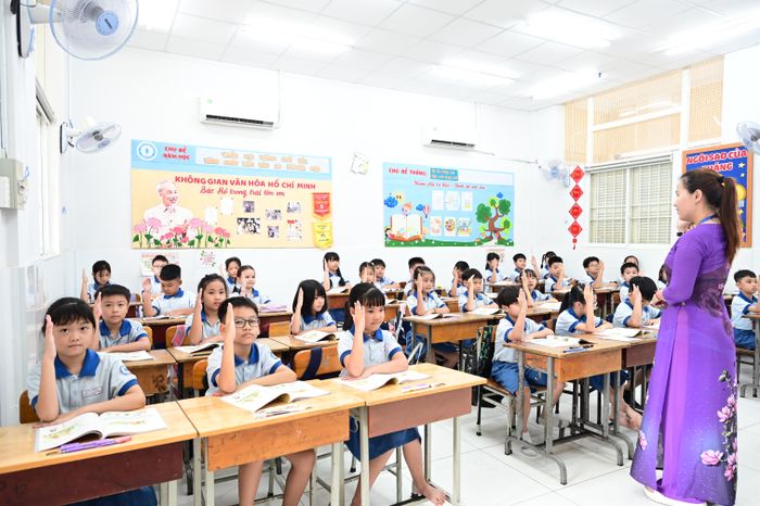  Không gian văn hóa Hồ Chí Minh trong lớp học tại Trường Tiểu học Trần Hưng Đạo (phường Cầu Ông Lãnh). Ảnh: VĂN MINH 