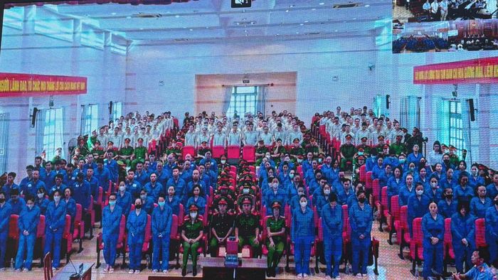 Các bị cáo nghe đại diện VKSND TPHCM luận tội và đề nghị mức án. Ảnh: SONG MAI