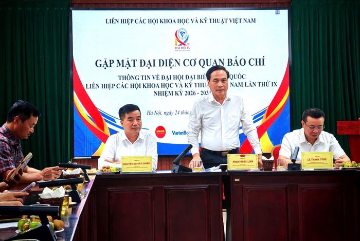  PGS-TS Phạm Ngọc Linh, Phó Chủ tịch VUSTA trao đổi với báo chí. Ảnh: TRẦN BÌNH 