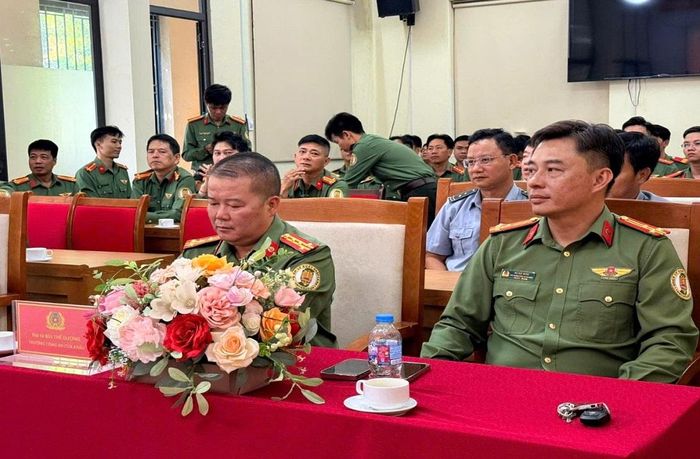  Lãnh đạo Công an cửa khẩu Cảng hàng không quốc tế Phú Quốc trong một cuộc họp. Ảnh: Đơn vị cung cấp 