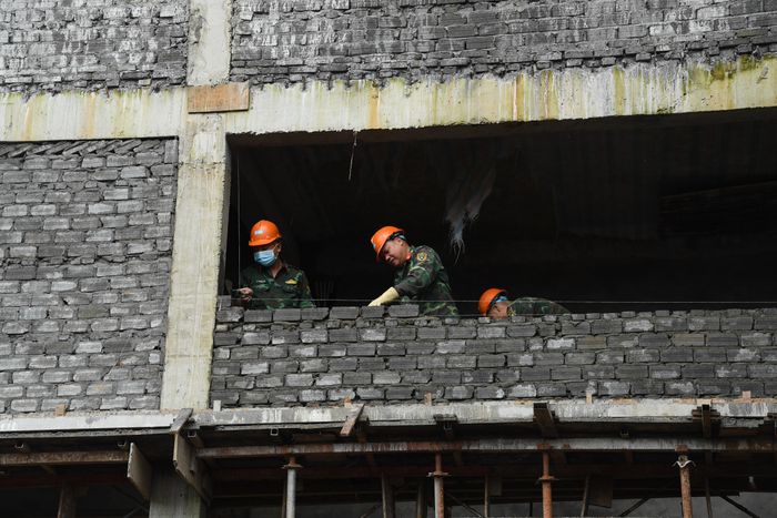  Các lực lượng thi công ngày đêm để đảm bảo tiến độ 