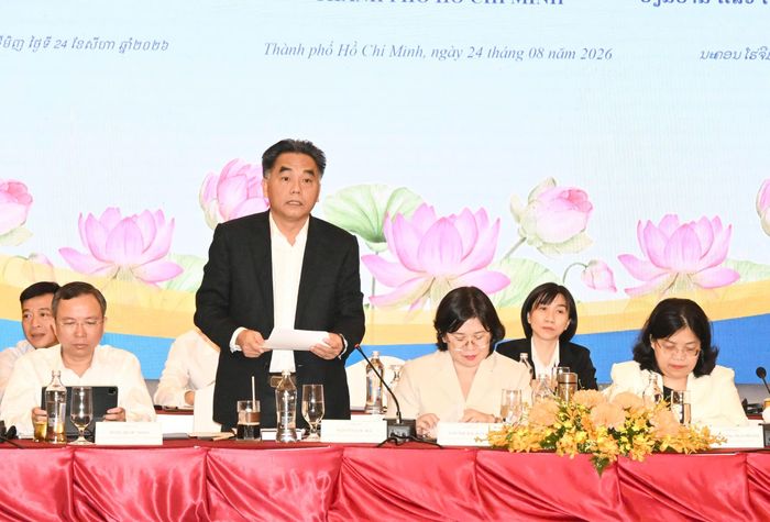  Phó Chủ tịch Thường trực UBND TPHCM Nguyễn Lộc Hà thông tin về tình hình phát triển kinh tế - xã hội của TPHCM. Ảnh: VIỆT DŨNG 