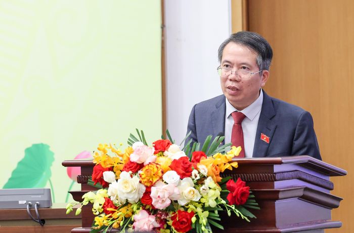 Phó Chủ nhiệm Văn phòng Quốc hội Nguyễn Văn Hiển thông tin về kết quả kỳ họp. Ảnh: QUANG PHÚC