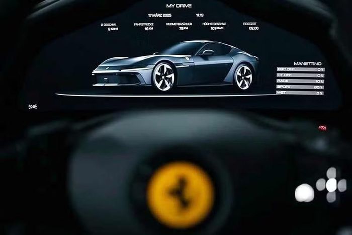 "Trái tim" của siêu xe Ferrari 12Cilindri là khối động cơ V12 hút khí tự nhiên dung tích 6.5L. Cỗ máy này sản sinh công suất cực đại 830 mã lực và mô-men xoắn 678 Nm, kết hợp với hộp số ly hợp kép 8 cấp DCT và hệ dẫn động cầu sau.