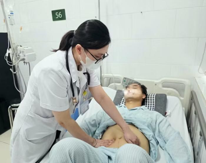 Đừng để thói quen “đau đâu uống thuốc đó” biến một loại thuốc thông dụng thành nguyên nhân đưa mình vào bệnh viện. Ảnh BV